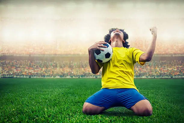 Descubre cómo la cultura hip-hop transformó las celebraciones de goles en el fútbol moderno con estilo, baile y expresión urbana.